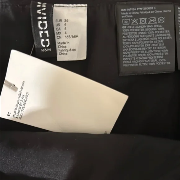 NWT Elegant Black Patterned Women's Mini Skirt - Picture 4 of 4